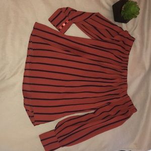 Cute off the shoulder top 🧡